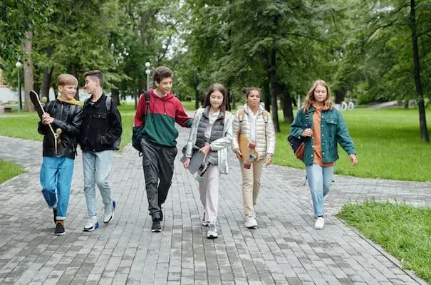 Czy ubezpieczenie szkolne obejmuje wakacje? Sprawdź, co warto wiedzieć