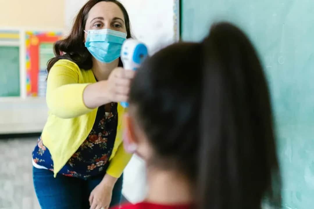 Ile zarabia pielęgniarka szkolna? Zaskakujące fakty o pensjach